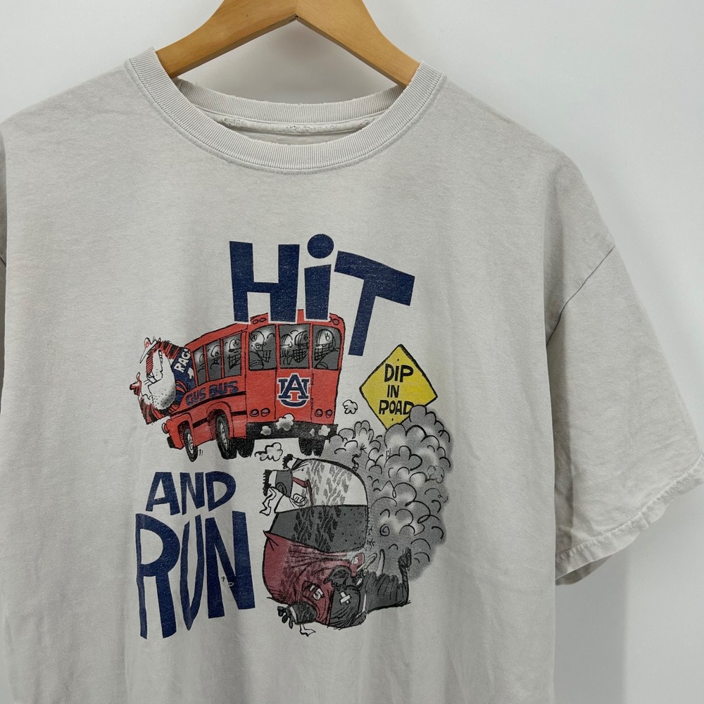 Vintage Auburn Tigers 2013 Iron Bowl Hit and Run T-Shirt XL faded distressed